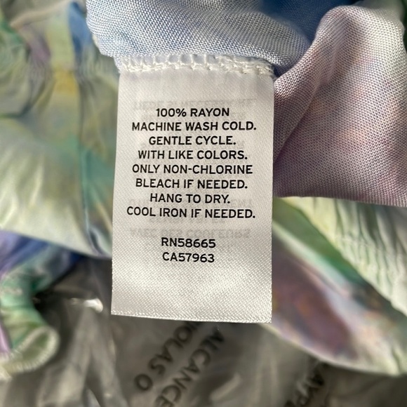 ♥️ABOUND♥️TIE Dye off the shoulder crop top size (XXSmall) - Picture 5 of 5